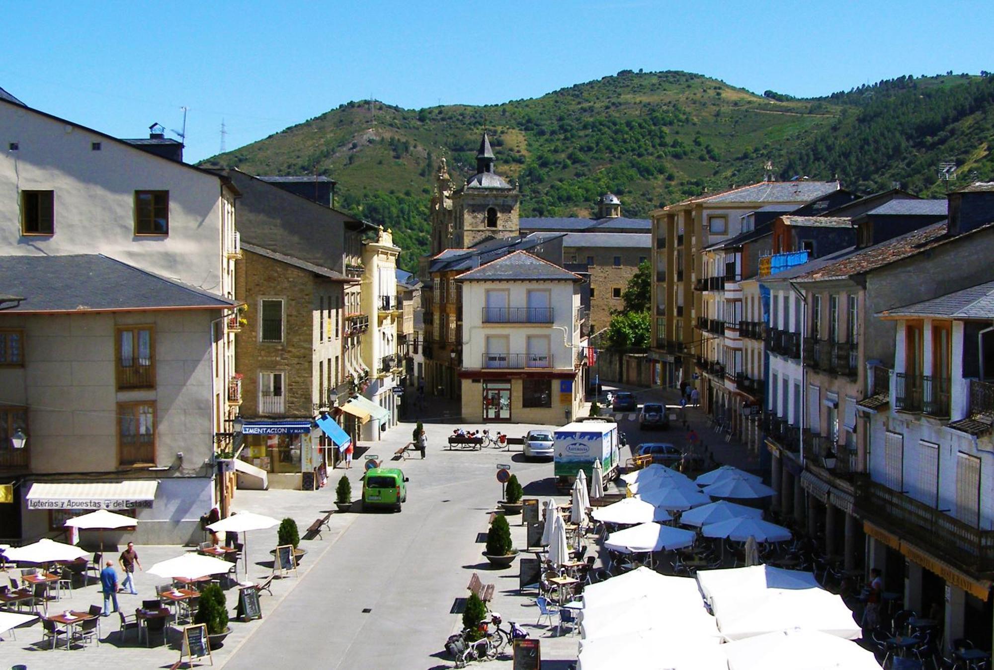 Plaza Mayor Villafranca Del Bierzo Exteriér fotografie